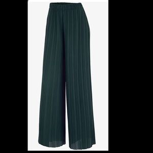 EUC Pleated stretch pants